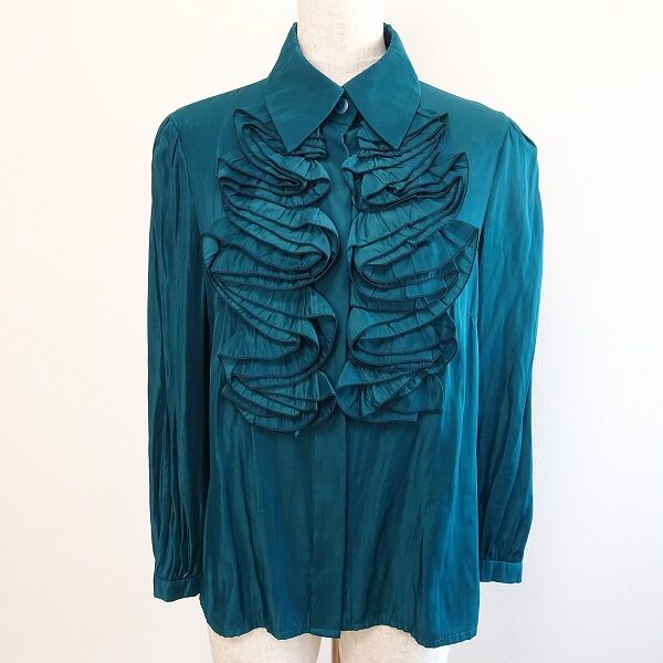 胸元が華奢な方にもおすすめ！ユキトリイのシャツを買取しました