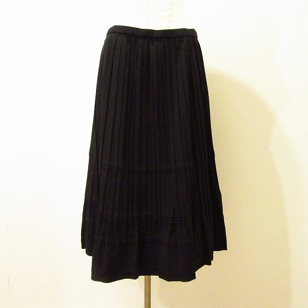 バランスが丁度良いレリアンのロングプリーツスカートを買取させて頂きました