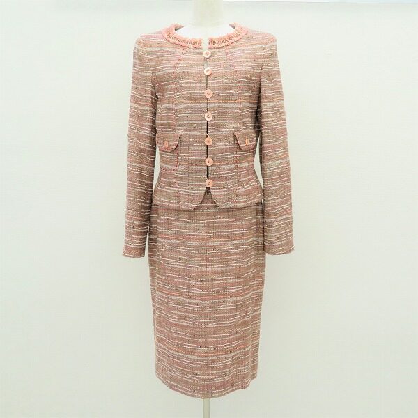 エスカーダのスカートスーツを買取しました！聡明に綺麗に決まる