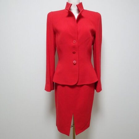 セクシーさと熱さを感じられる ジョルジオアルマーニのスカートスーツを買取しました