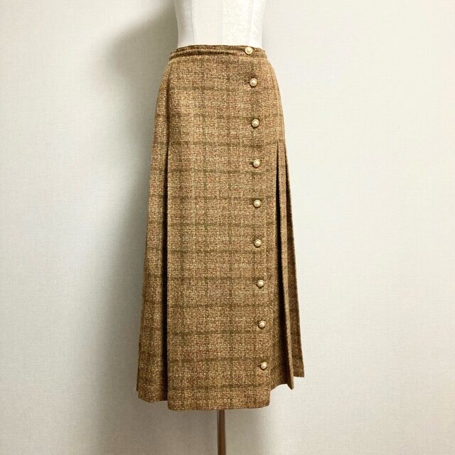 オシャレと可愛らしさのバランスがちょうどいい インゲボルグのスカートを買取しました