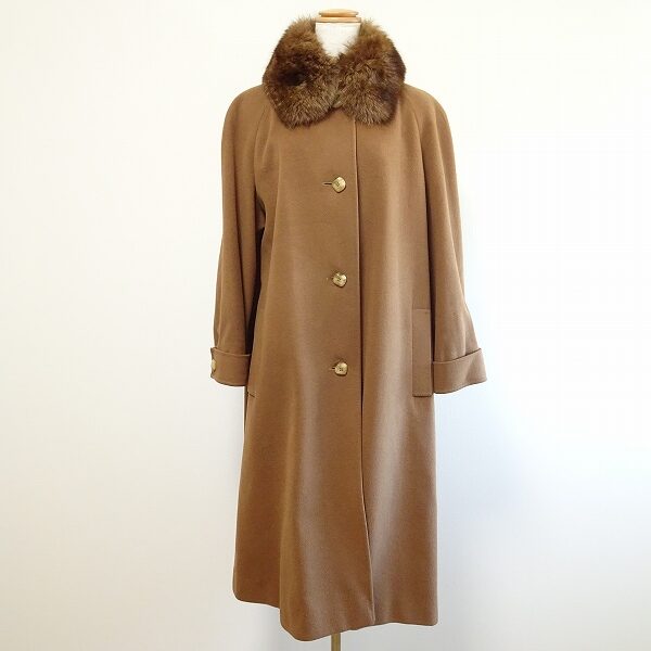 アクアスキュータムのコートを出張買取ご利用のお客様より買取しました