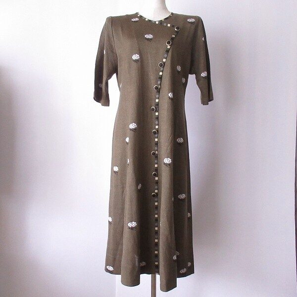癖になるカーキが綺麗 斉藤都世子のワンピースを買取しました