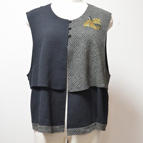 詩仙堂のジレを出張買取しました!フリルも効いている