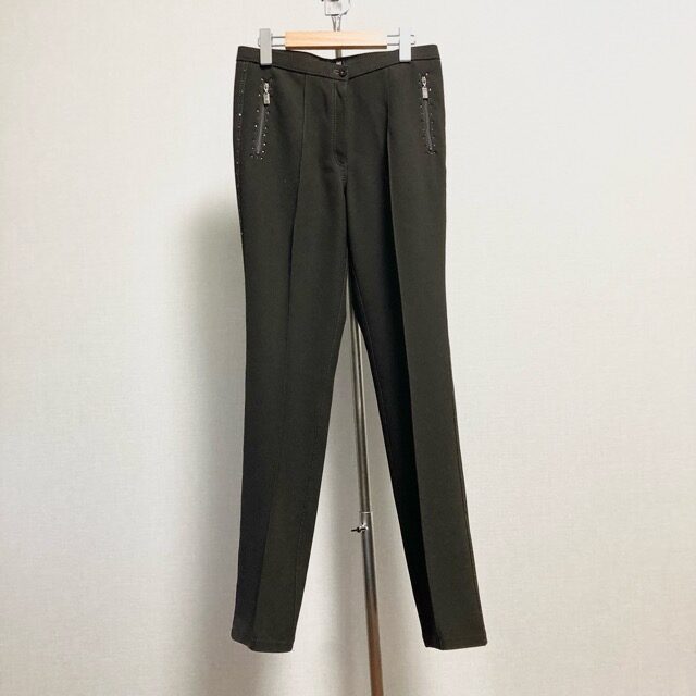 スリムな伊太利屋のパンツを出張買取ご利用のお客様より買取しました