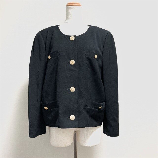 レリアンのジャケットを買取しました！黒×金ボタンの王道