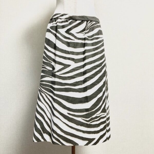 リアルな感じがいい レリアンのゼブラ柄 スカートを買取しました
