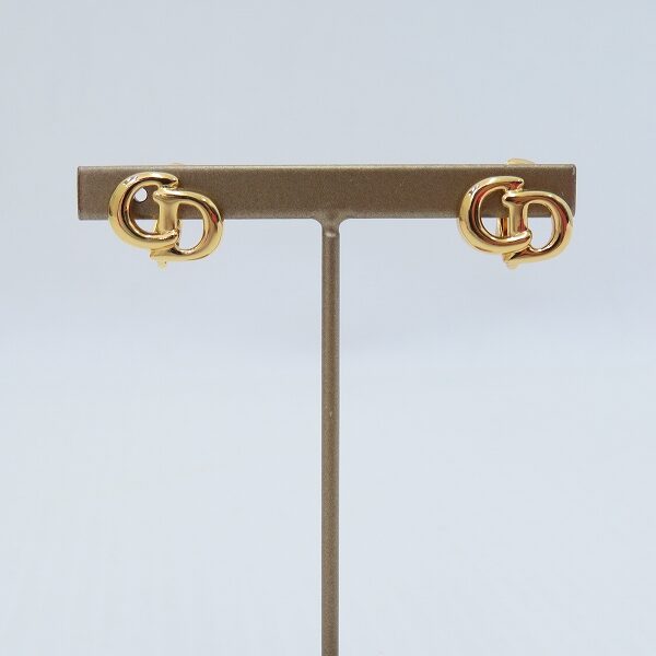 CDロゴがシンプルで可愛い クリスチャンディオールのイヤリングを買取しました