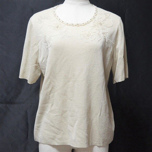 レリアンのカットソーを買取しました！アイボリーとビジューの綺麗さ光る
