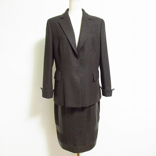 アクリスのスカートスーツを買取しました！エレガントに決めるなら