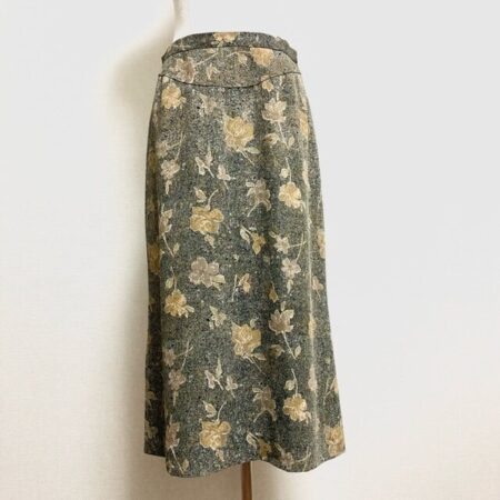 レリアンのスカートを買取しました！ホッとさせてくれる花柄が魅力