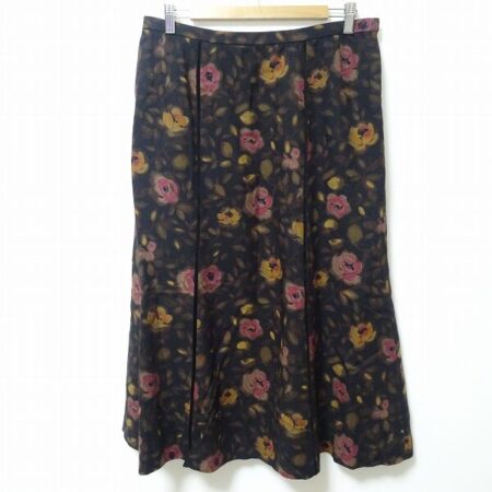 適度な花柄で丁度いいオシャレを！レリアンのスカートを買取しました