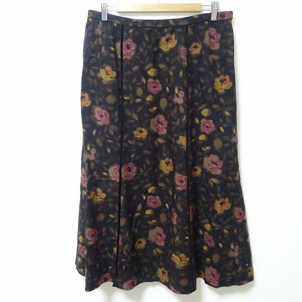 適度な花柄で丁度いいオシャレを!レリアンのスカートを買取しました