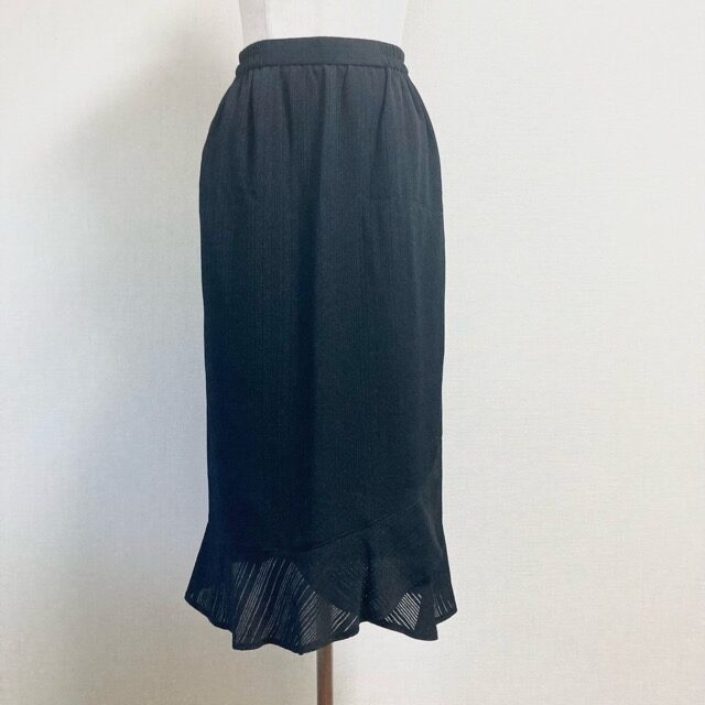 綺麗さ際立つライン!詩仙堂のスカートを買取しました