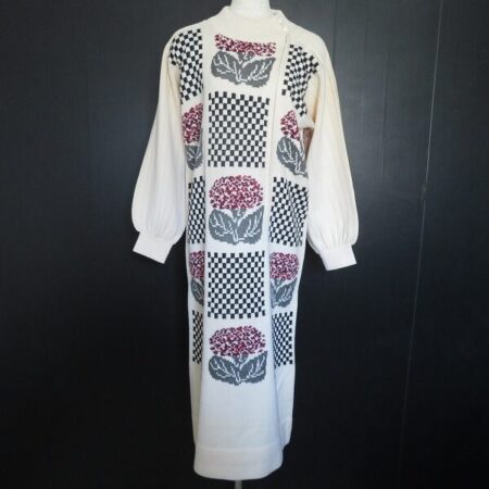 斉藤都世子のワンピースを買取しました！花柄の豪華さに感銘を受けます