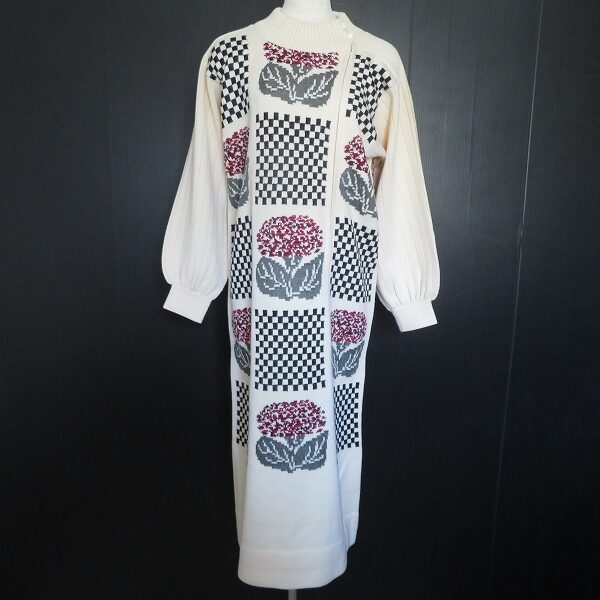 斉藤都世子のワンピースを買取しました!花柄の豪華さに感銘を受けます