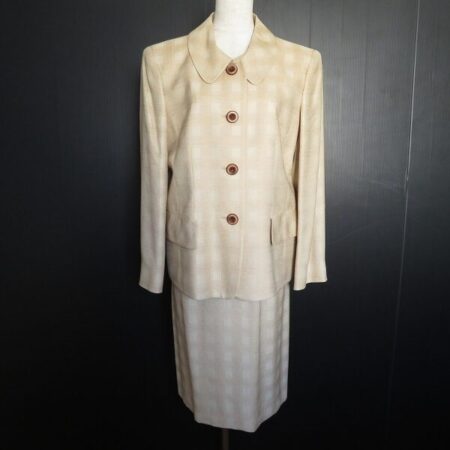 スレンダーな印象に ドーメル生地を使用したレリアンのセットアップを買取しました