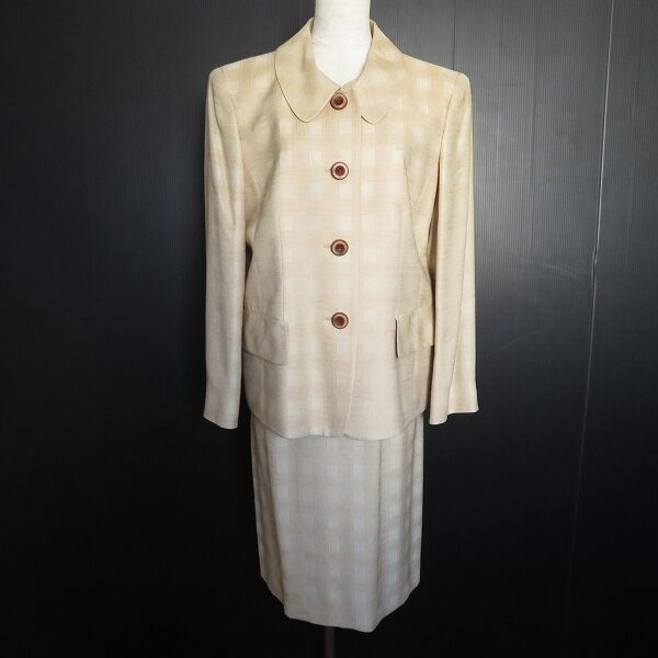 スレンダーな印象に ドーメル生地を使用したレリアンのセットアップを買取しました