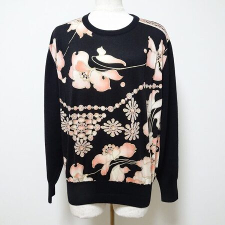 レオナールのニットを買取しました！やんわりピンクの柄が綺麗