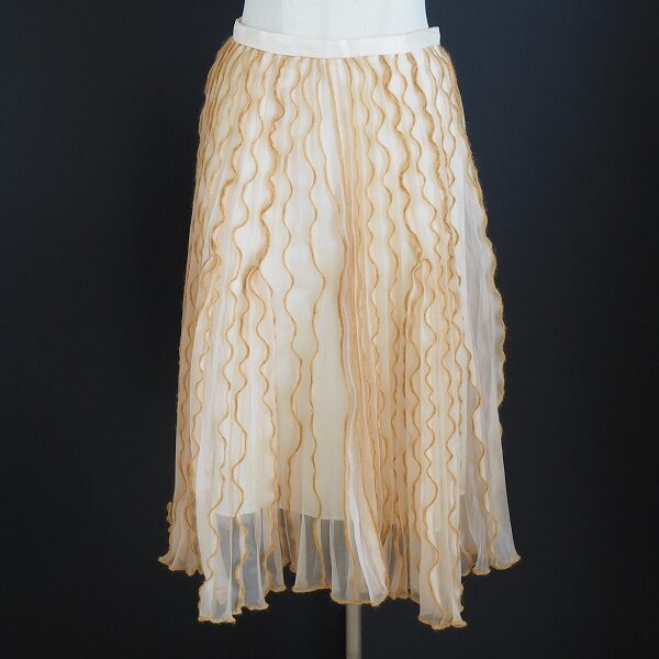 プリーツと光沢が眩しい！ユキトリイのスカートを買取しました