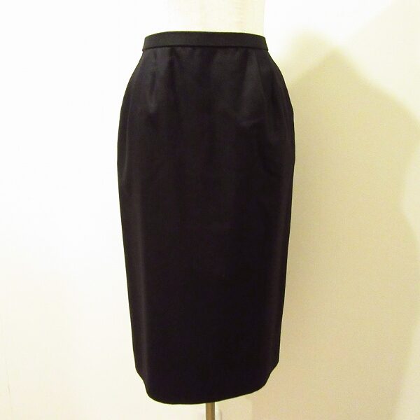 レリアンのタイトスカートを買取しました！丸みがあって可愛い