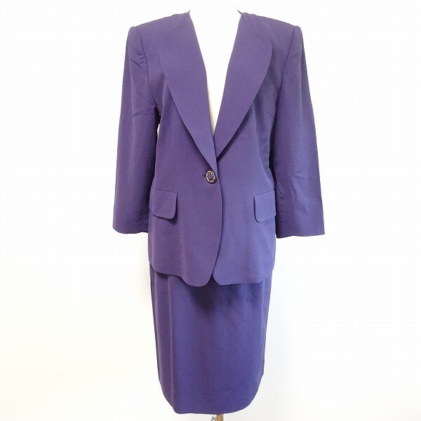 ディープな色合いが目の保養に｜レリアンのスカートスーツを買取しました