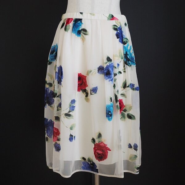 清潔感あるフレアスカート！ユキトリイのアイテムを出張買取しました