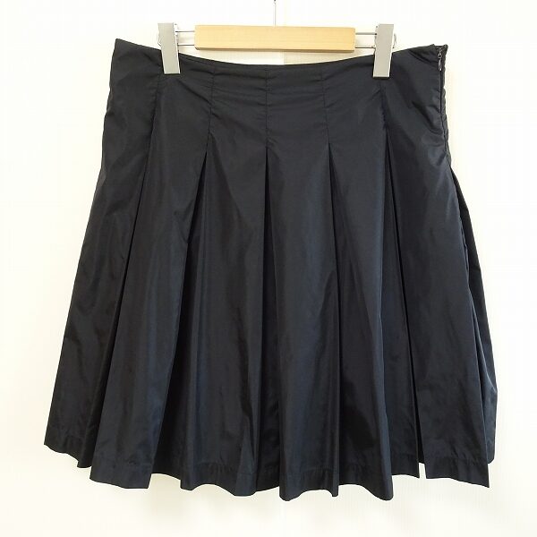 短めなのにしっかりした存在感 プラダのスカートを買取しました