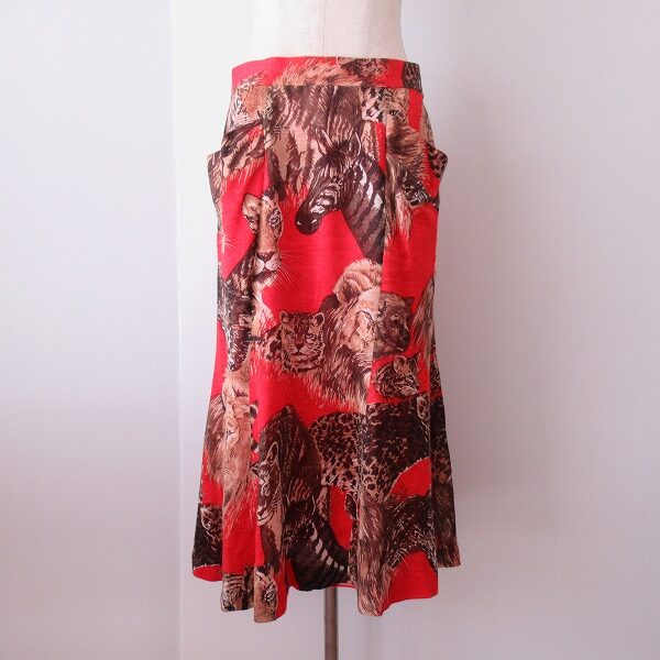 伊太利屋のスカートを出張買取にてお譲りいただきました