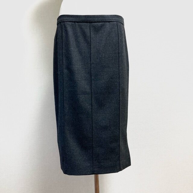 エスカーダのスカートを出張買取ご利用のお客様より買取しました