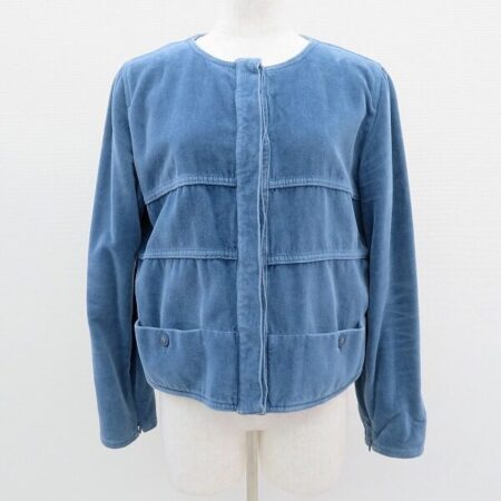 シャネルのジャケットを買取しました！ベロア素材とさわやかブルーがマッチ