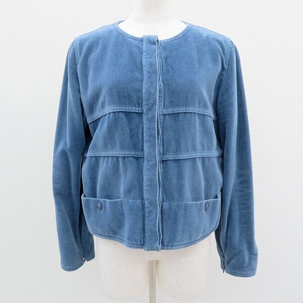 シャネルのジャケットを買取しました！ベロア素材とさわやかブルーがマッチ