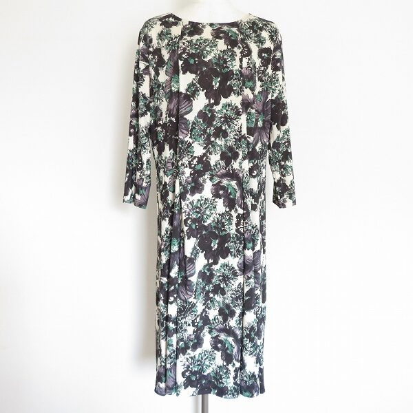 レリアンのワンピースを買取しました！シックな雰囲気に圧倒される