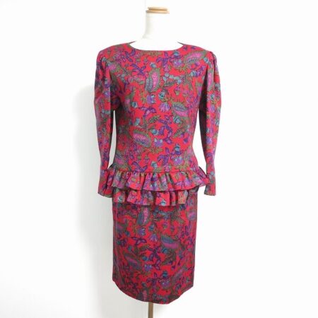 イヴサンローランのセットアップを買取しました！華やかできれいな女性に