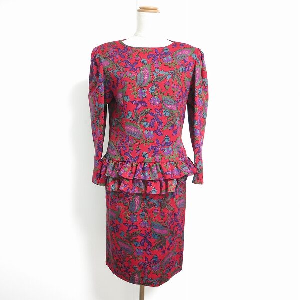 イヴサンローランのセットアップを買取しました！華やかできれいな女性に