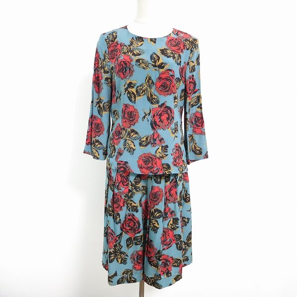 ユキトリイのセットアップを買取しました!水色×赤のバランスが優雅