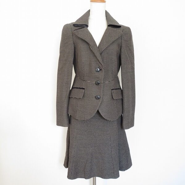 ARMANICOLLEZIONI スカートスーツを買取しました！ぴっしりしたデザインが嬉しい