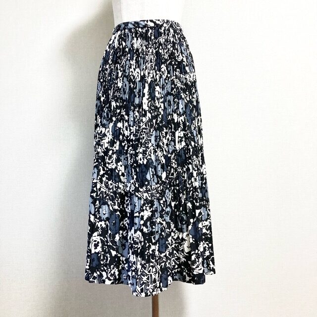 ほどよいあか抜け具合 レリアンの花柄スカートを買取しました