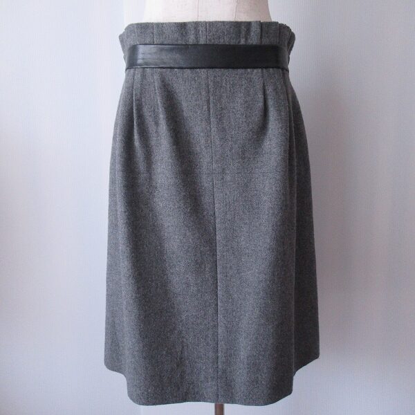 レザー調でかっこいい ユキトリイのスカートを買取しました