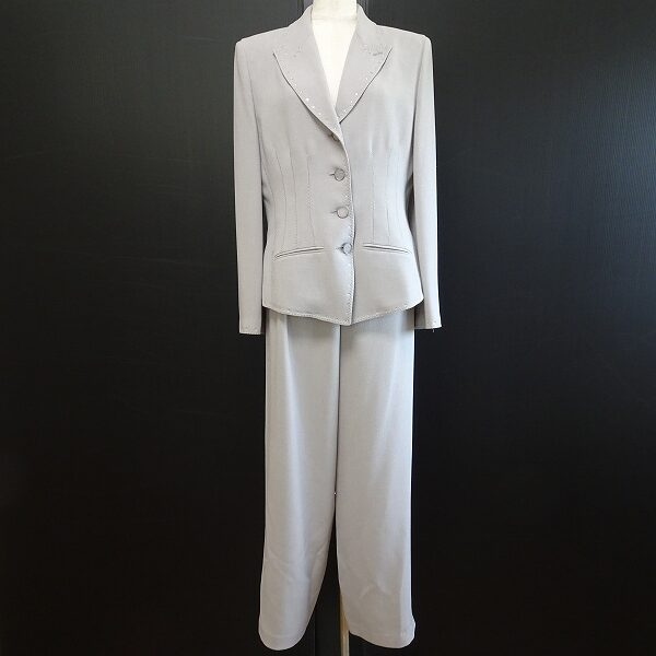 伊太利屋のパンツスーツを出張買取ご利用のお客様より買取しました