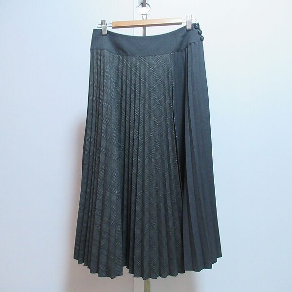 レリアンのスカートを宅配買取ご利用のお客様より買取しました