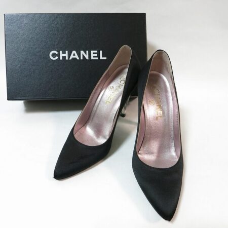 シュッとした女性に シャネルのパンプスを買取しました！