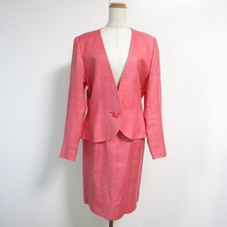 イヴサンローランのスーツを買取しました！気合も入るピンク