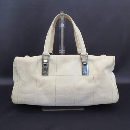 アイボリーで爽やかに持てる シャネルのハンドバッグを買取しました