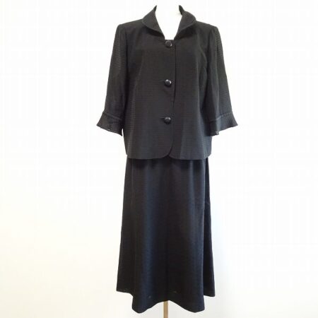 レリアンのスカートスーツを買取しました！フレアの広がりも嬉しい