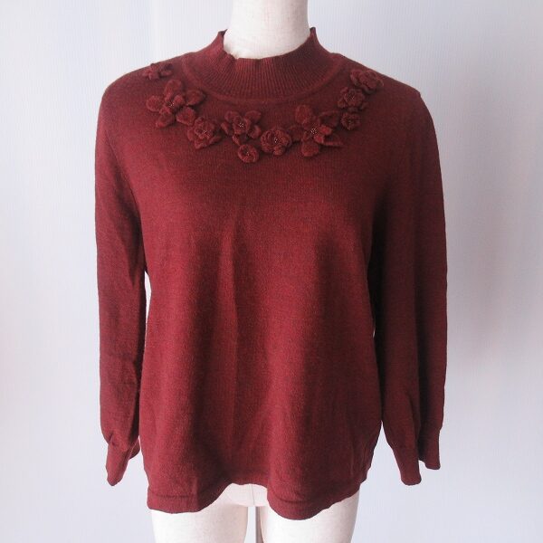 首回りの花モチーフが可愛い レリアンのセーターを買取しました