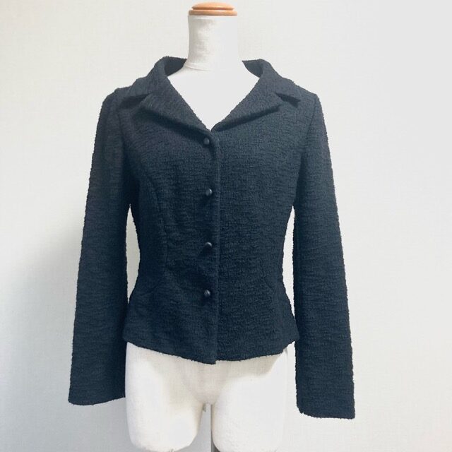首回りがざっくり開いて可愛い シビラのジャケットを買取しました