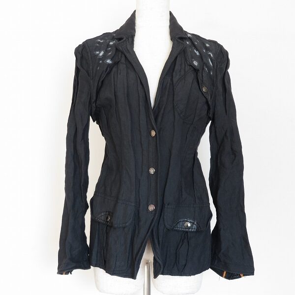 絞ったようなデザインがいい 伊太利屋のジャケットを買取しました