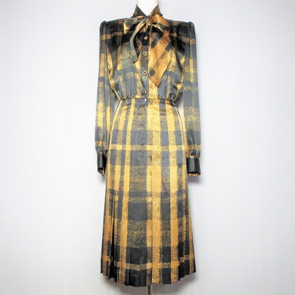 銀座マギーのワンピースを買取しました！品よしデザイン性よしの1着