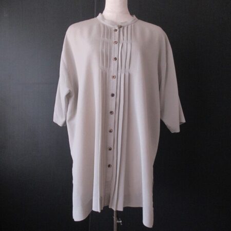 素材にこだわり、三年坂のブラウスを買取いたしました